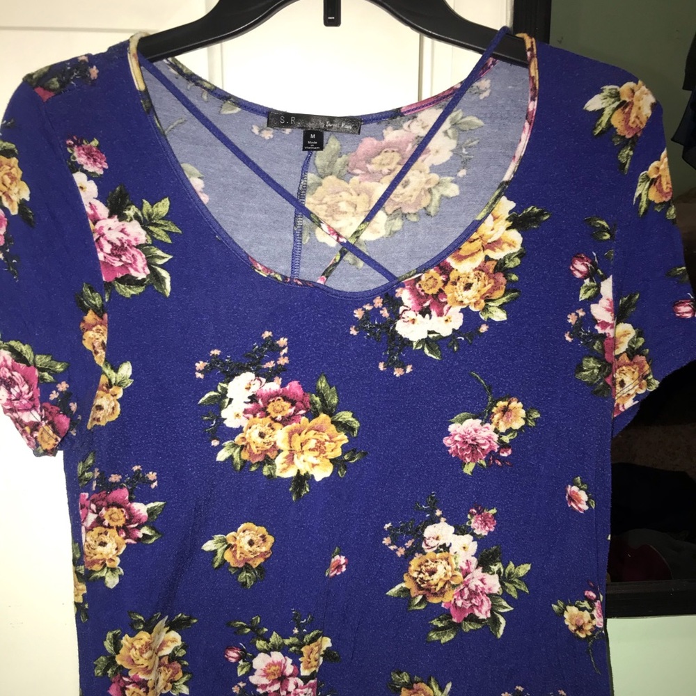 Floral cute shirt size medium for women
